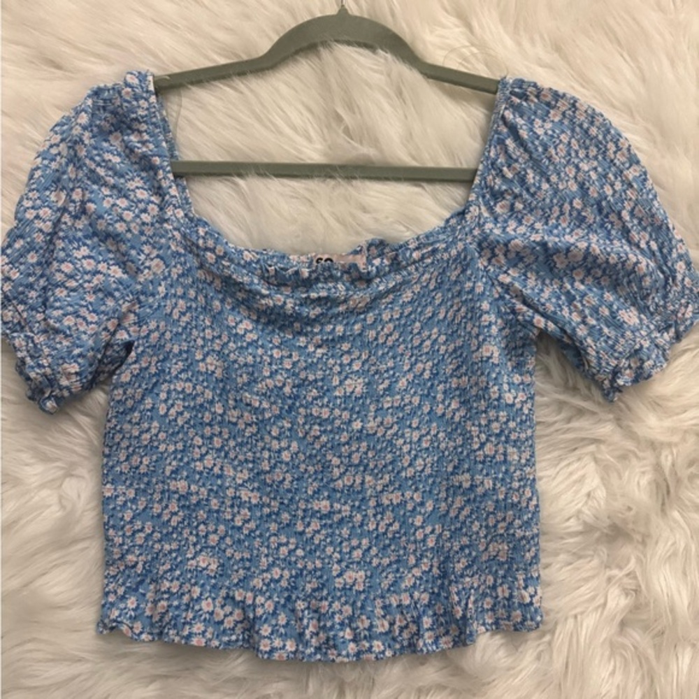 SO Blue Floral Smocked Puff Sleeve Crop Top
